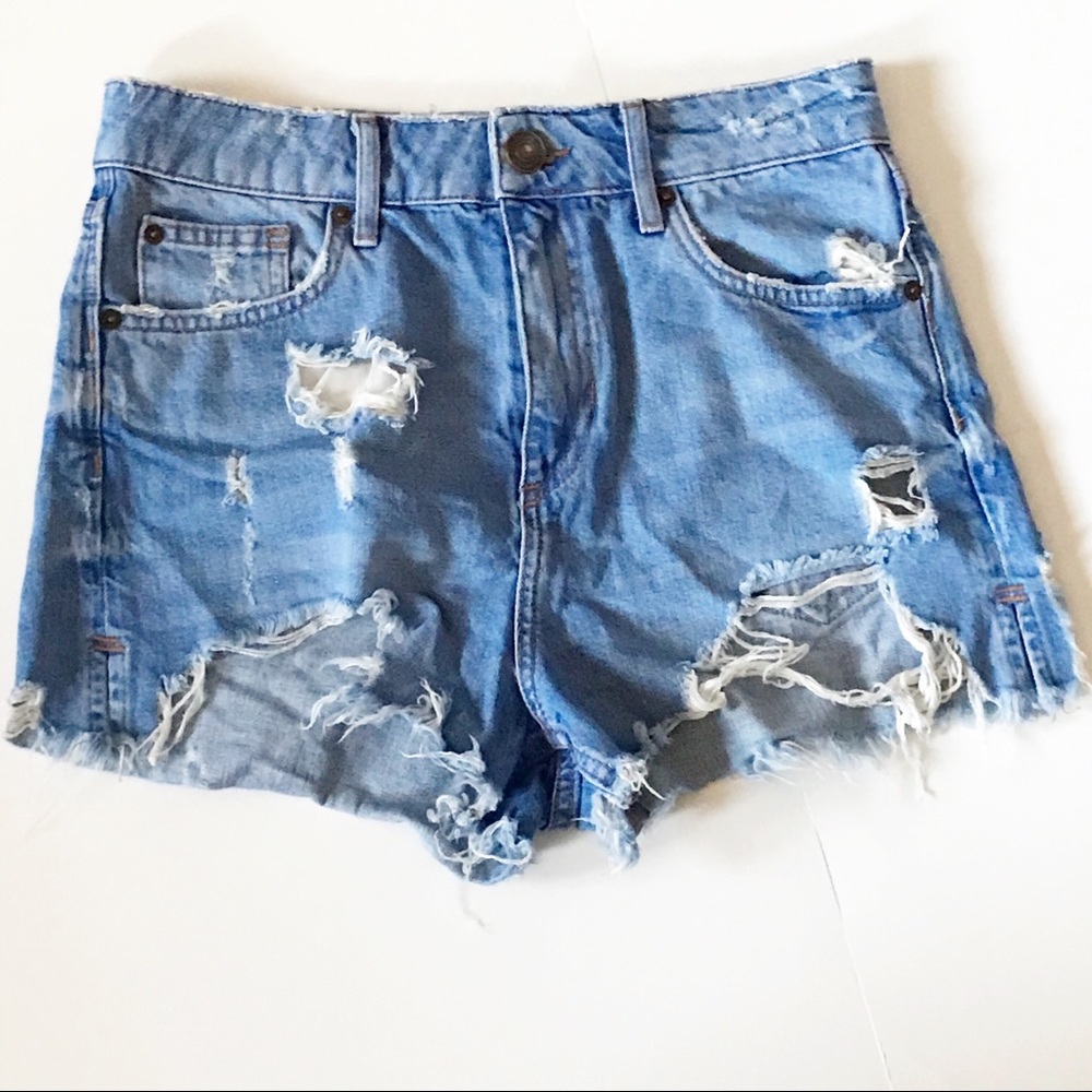 RIVER ISLAND DISTRESSED DENIM SHORTS SIZE 10